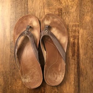 OluKai leather thong sandal Kumu